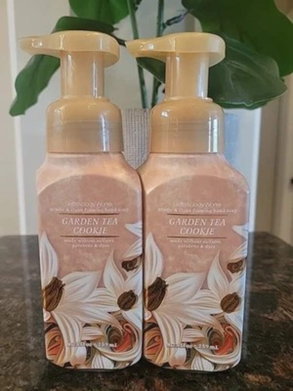 Bath & Body Works Garden Tea Cookie Foaming Hand Soap - Orange, Cream, White